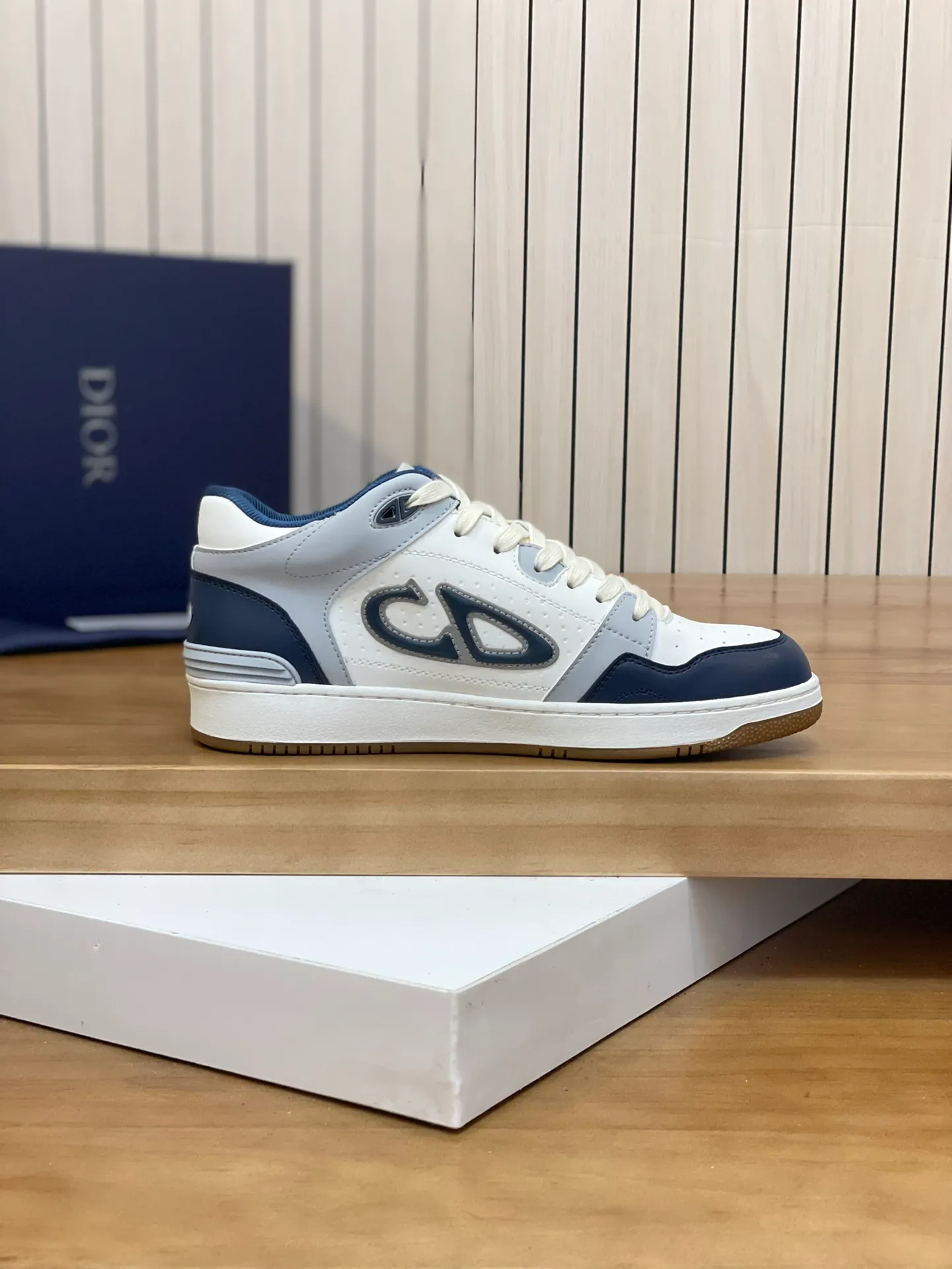 Men's shoes: 💰P440¥ Product trademark: Dior* "Dior*" high-top casual shoes Regular size: 38-44 (can be customized to 45.46) Product materials: Upper imported cowhide stitched with original fabric, breathable lining, original outsole. Number: 1006